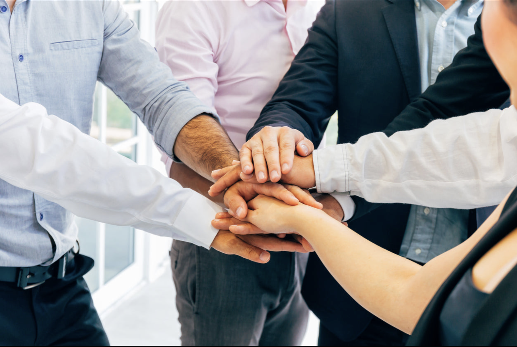 Equipo colaborando — Misión TapLoop